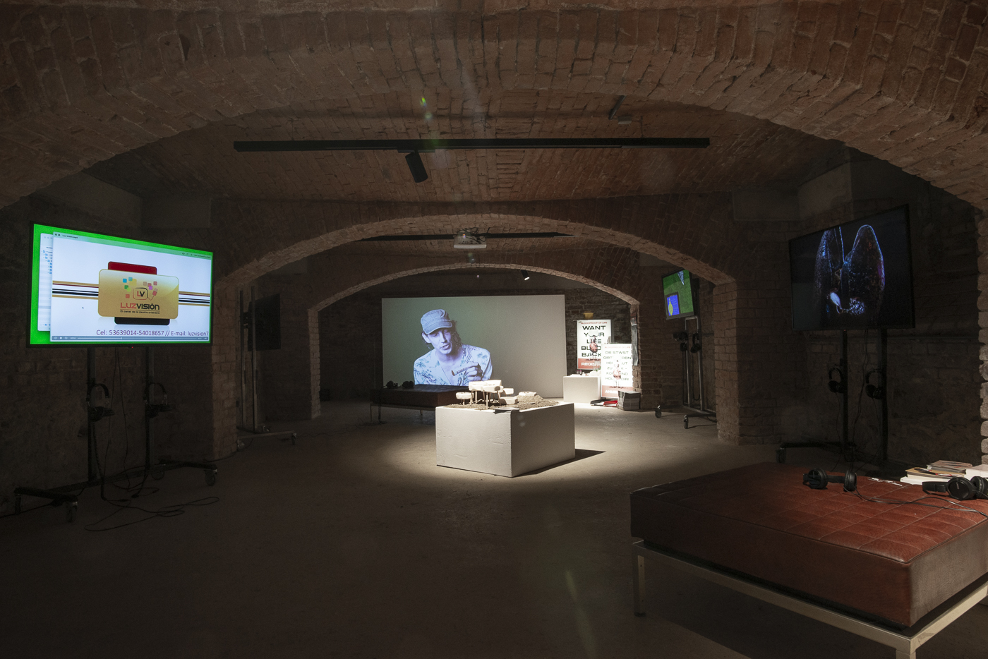 amro-2024-dayone-group-exhib-afo-cellar-mart_mmb8156-small.jpg